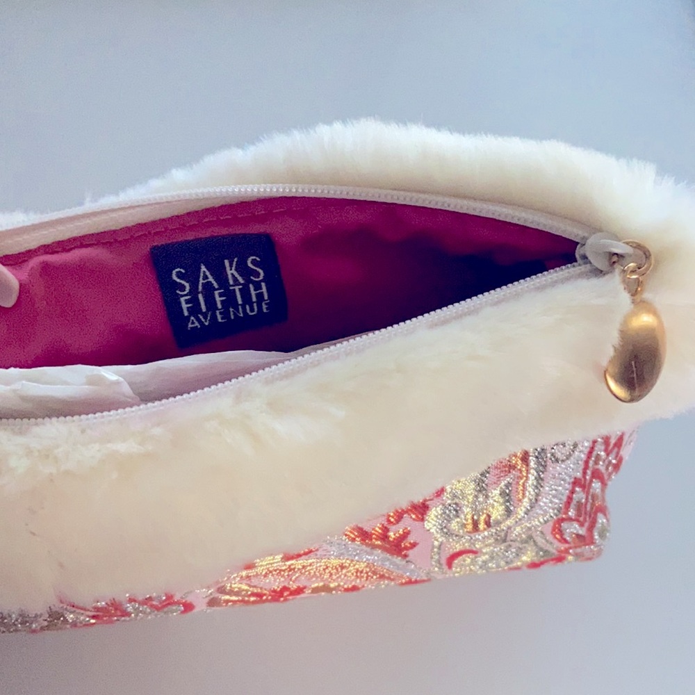 Saks Fifth Avenue zipper purse